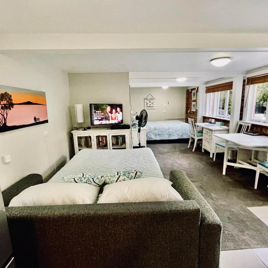Whitby Studio - Mairangi Bay Beach Auckland Extérieur photo